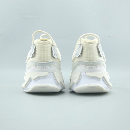 NIKE REACT LIVE